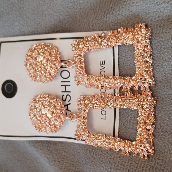 BRONZE! Trapazoid Drop Earrings! - Picture 5 of 5